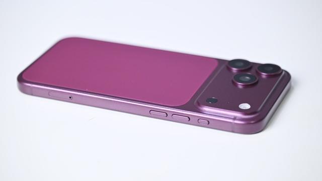 保护壳厂商提前曝光外形细节 折叠版iPhone真机或将长这样(图2)
