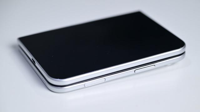 保护壳厂商提前曝光外形细节 折叠版iPhone真机或将长这样(图4)
