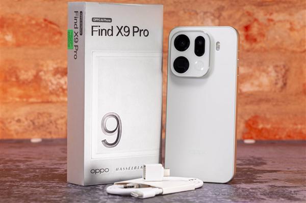 OPPO Find X10边框不到1mm：OPPO史上最窄直屏(图1)