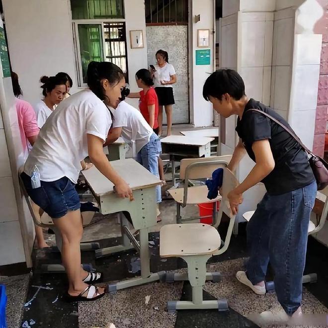 干得漂亮！小学被投诉要求家长到校打扫卫生，教育局：责成学校整改(图5)