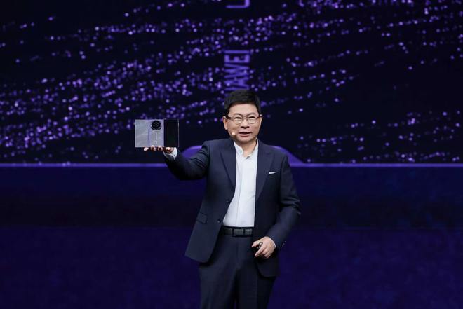 HUAWEI Mate XT2非凡大师发布：首发麒麟9050
