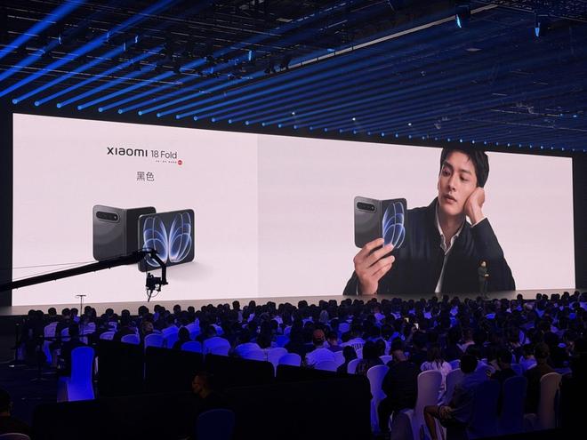 小米18 Fold中折叠手机发布:首发玄戒O3芯片,10999元起(图2)