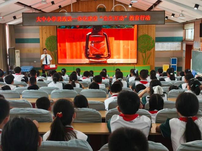 山河铭记 长征不朽——青岛重庆路第二小学开展“红领巾大讲堂”宣讲活动(图4)