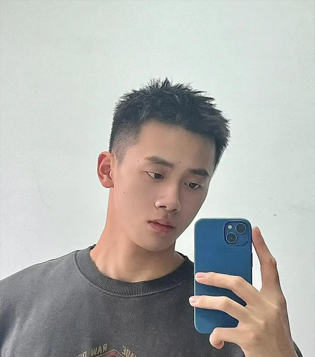 男生夏季剪“短发”更帅气！这3种短发清爽、潮流、打理也便捷！(图5)