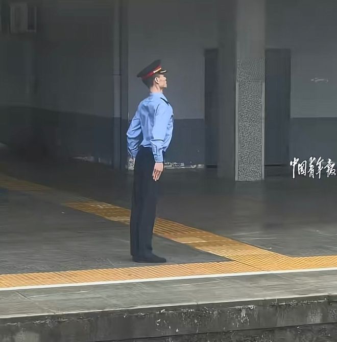 “蛇精”围攻，葫芦爷爷求饶(图14)