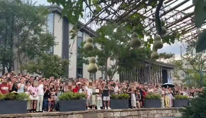 “蛇精”围攻，葫芦爷爷求饶(图9)