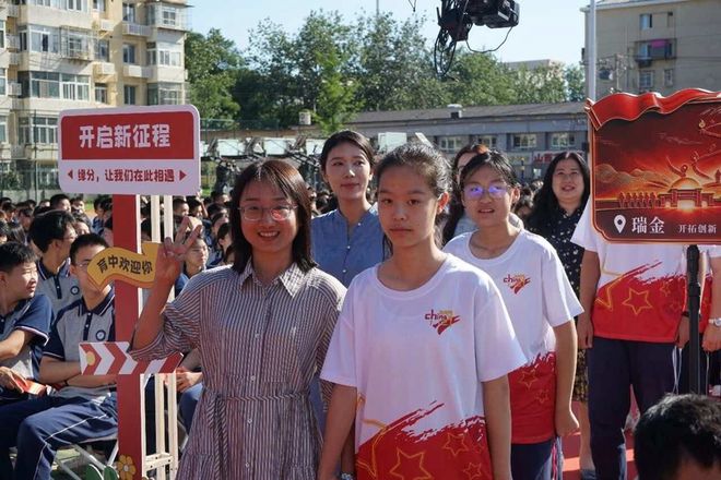 海淀首批科技高中校，招聘退休教师和外聘教师(图19)