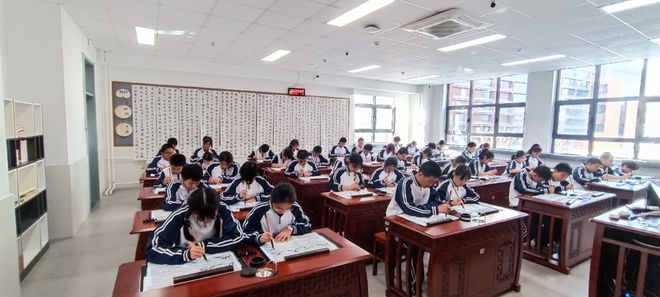 海淀首批科技高中校，招聘退休教师和外聘教师(图9)