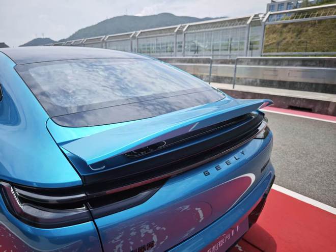 起步续航640km/3.8秒破百/路特斯底盘调校 银河TT先享价12.99万起(图5)