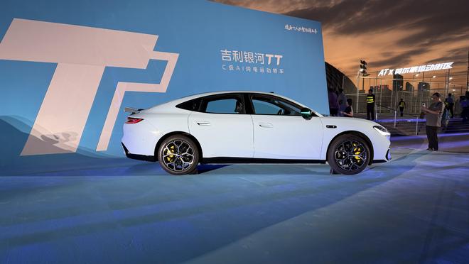 起步续航640km/3.8秒破百/路特斯底盘调校 银河TT先享价12.99万起(图6)