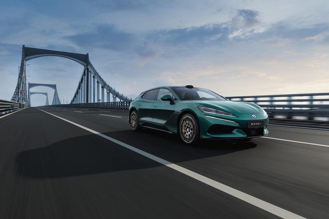 纯电续航860km 腾势Z9GT易三方闪充尊越型32.98万元上市(图3)
