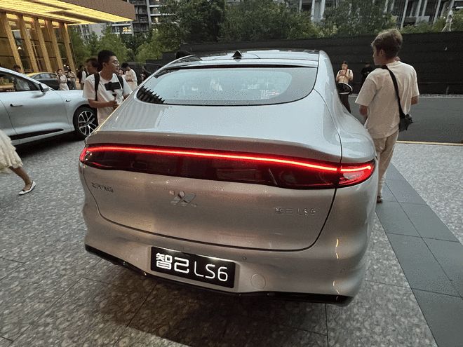 全系标配全线控底盘 全新一代智己LS6预售20.99万起(图17)