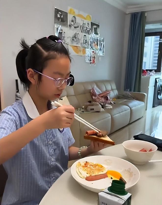 “你装小姐腔调给谁看？”家长厌恶女儿吃饭细嚼慢咽，网友都看不下去了(图4)