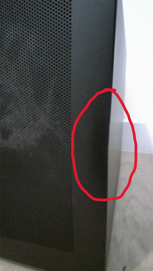 硬度离谱！RTX 5070主机遭亲爹连续暴摔：机箱变形硬是没坏(图2)