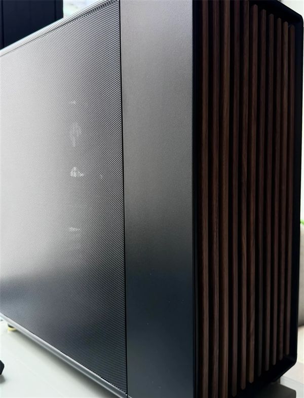 5090显存不够用了！网友怒花9万元上RTX Pro 6000：性能仅领先7%(图2)