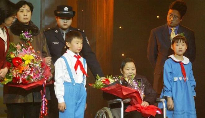 敬一丹离世:照亮世界的灯,又灭了一盏(图26)