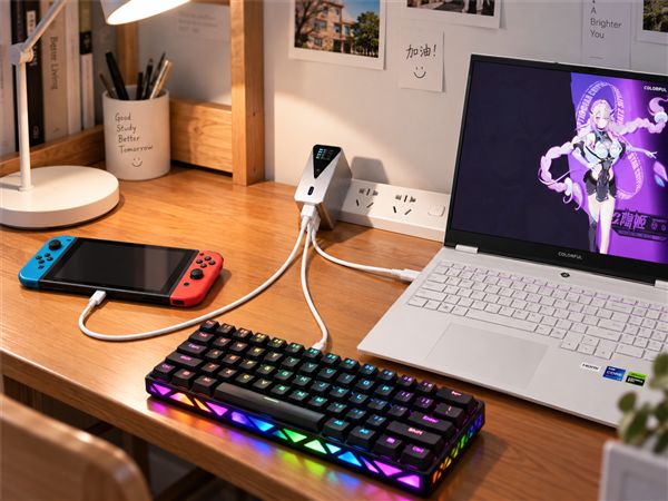 PC硬件大厂入局快充！七彩虹首款140W充电头发布：3C1A四口同充199元(图5)