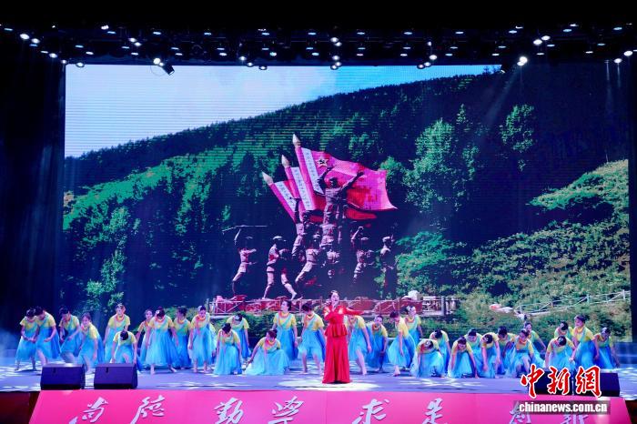 宁夏大学举办艺术思政课 为新生扣好“第一粒扣子”(图1)