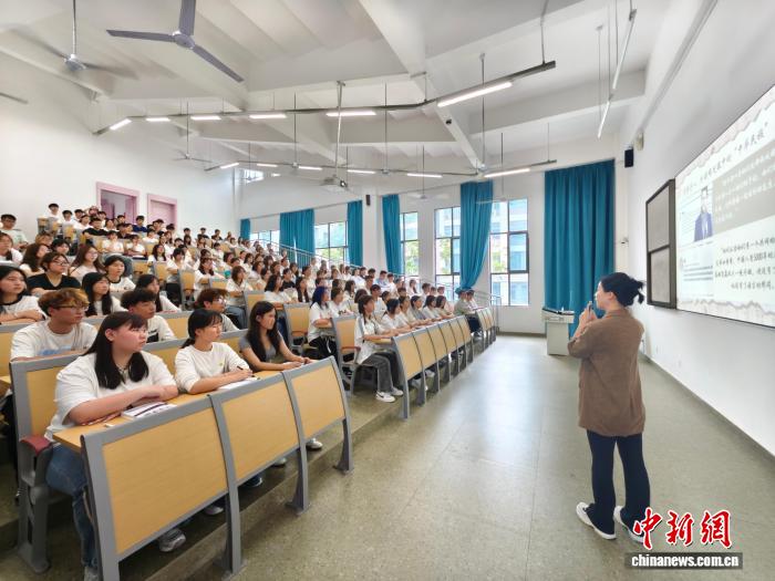 石榴结籽紧相拥 四川职教为青年搭建技能“支点”(图2)