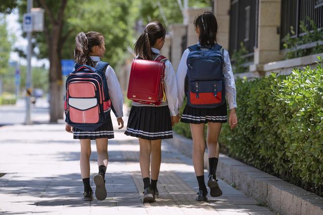 小学学霸消失了？AI让犯懒的成本几乎为零，这才是初二下滑的真