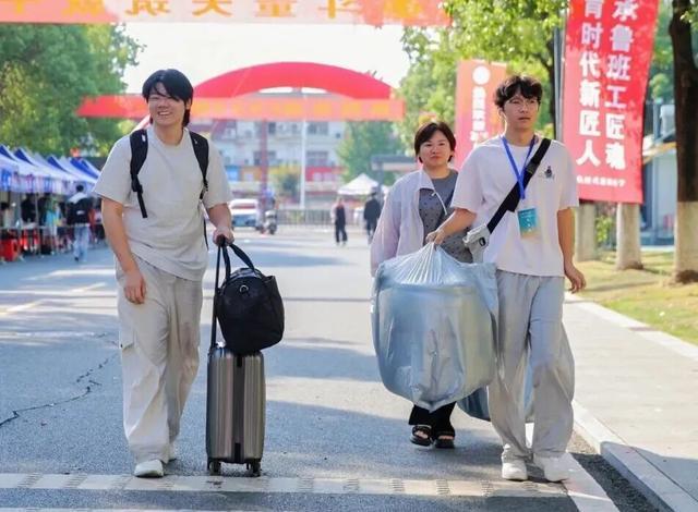 一封家书遥寄牵挂：爸妈，我在湖北建院挺好的~