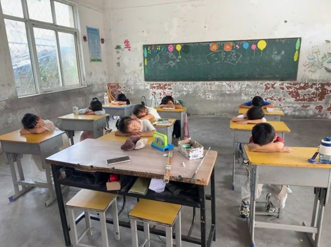 “全校学生成绩都很稳定”，乡村老师晒现状：14:30分就全校放学了(图6)