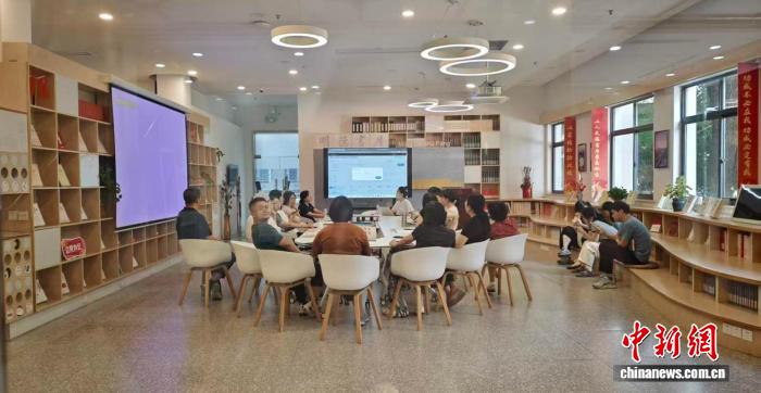 （文化中国行·校馆弦歌）AI赋能科研亦温润人心 华东理工大学
