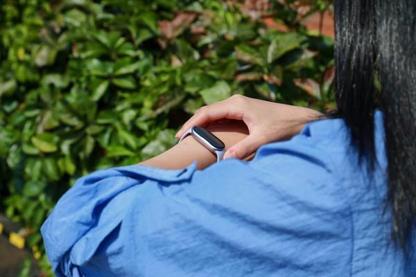 小米手环11全金属版评测：双灯双PD、睡眠2.0、翻页器，这次升级有点全(图2)