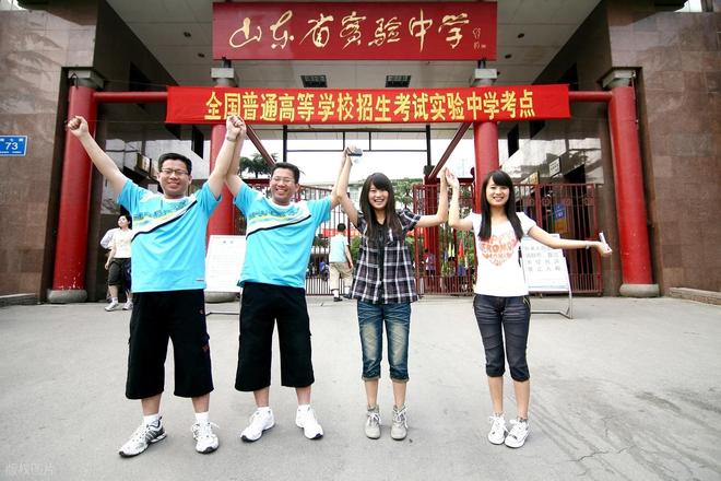 武汉双胞胎姐妹高考“神同步”,分数如同复制粘贴!为什么会出现这种情况?(图6)
