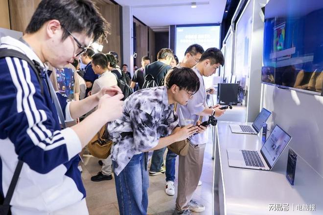 以算力为基，华硕破晓携手英特尔驱动AI办公体验革新(图8)