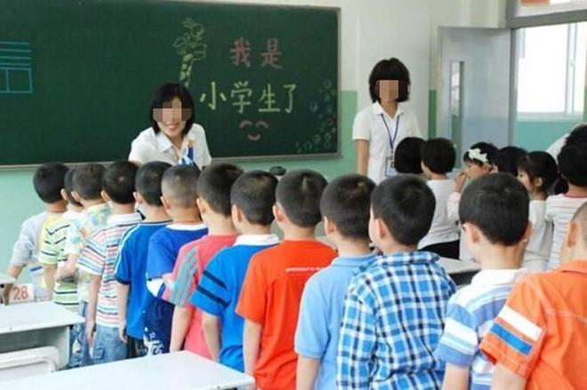 老师罚站被投诉,被逼写三天说明,讲话的孩子站后面,全班替他的家长买单(图3)