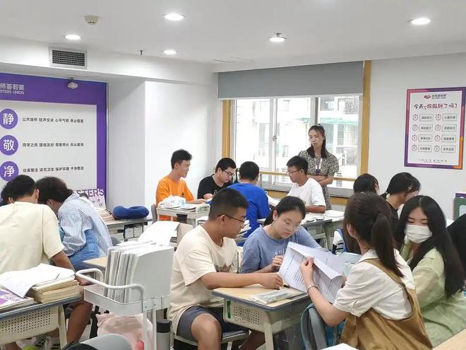 你意外吗？4.2万名高中生追踪十年，长期全科补课的学生里，稳定保分的只有12.1%，高二下学期还会开始掉队(图4)