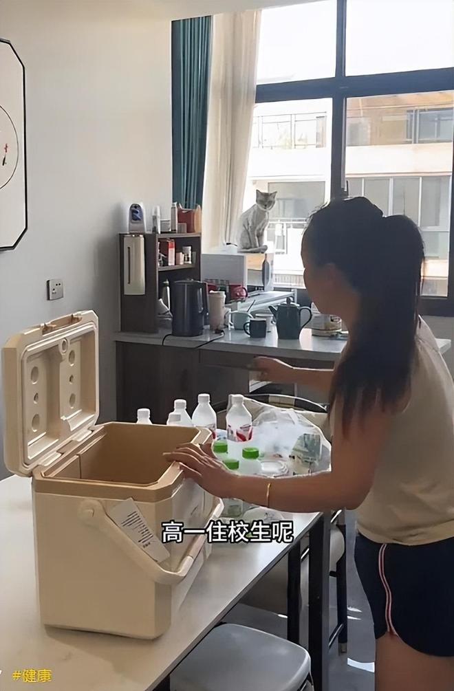 “住校带这些，你女儿健康不要了？”一份恒温包裹，让家长被骂惨