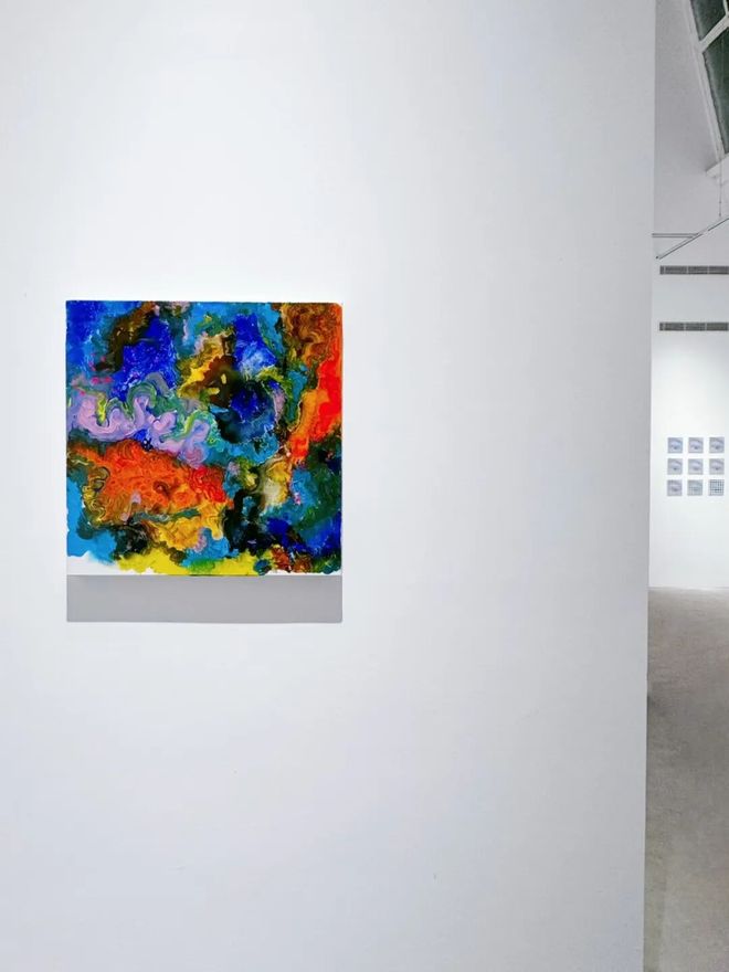 窦佳嫄x高原，在画廊打开了私人相册(图2)