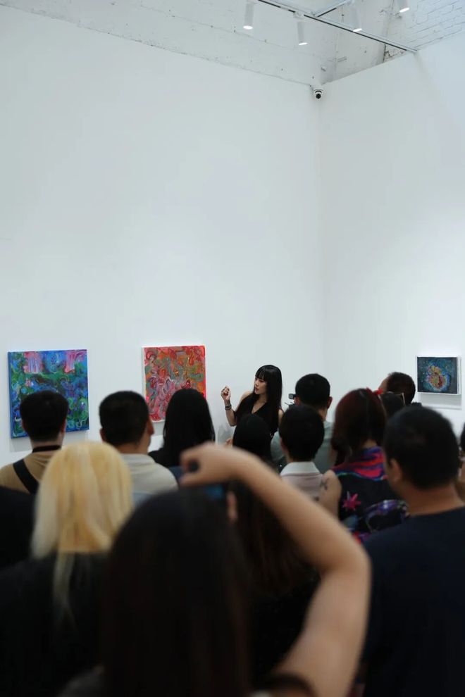 窦佳嫄x高原，在画廊打开了私人相册(图16)