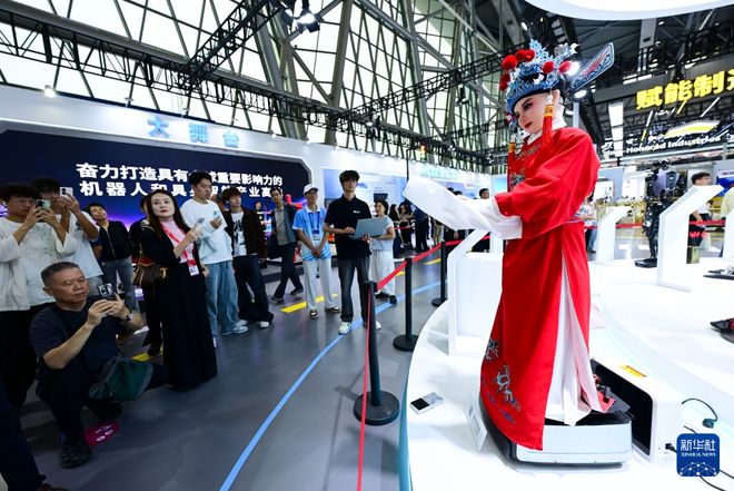在世界制造业大会看人形机器人展身手(图2)