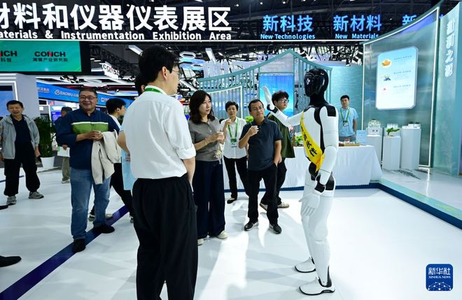 在世界制造业大会看人形机器人展身手(图5)