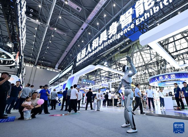 在世界制造业大会看人形机器人展身手(图7)