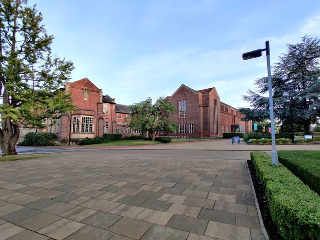 再不充值感觉就要废了的几所英国大学！