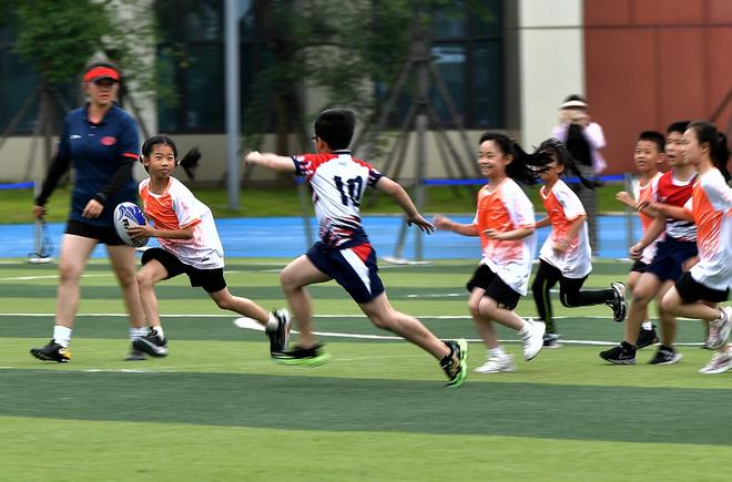 痛快！中小学体育将推行“2115”计划，教育部给出保障，每周体育活动时间多达10小时(图6)