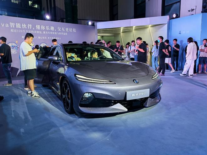 25.58万起，腾势Z9S能圆规掉头，还能玩漂移！(图3)