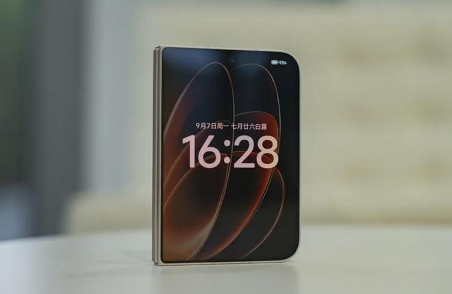 万元国产机,4天狂卖近4万台!小米18 Fold用销量扇了所有质疑者一巴掌(图5)