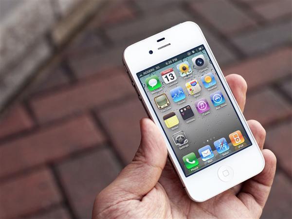 尘封16年的视频重见天日!乔布斯回应iPhone 4死亡之握:信号衰减不是iPhone独有(图2)