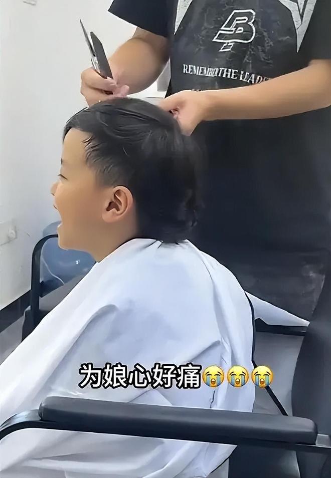 “民办太子爷”发型火了，宝妈还沾沾自喜，老师：遇到你儿子，同学都绕道走(图5)