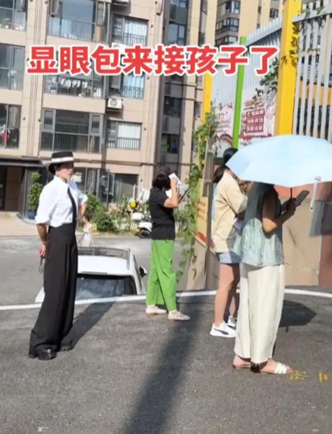 “没比过人家，开始嫉妒了！”宝妈暗中较劲被嘲：品位差距太大！(图2)