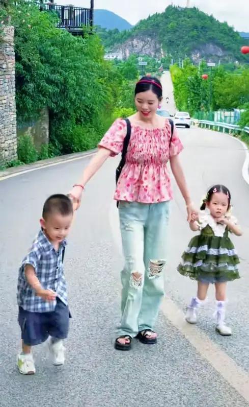 “没比过人家，开始嫉妒了！”宝妈暗中较劲被嘲：品位差距太大！(图4)