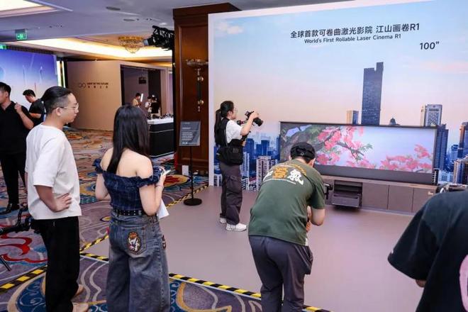 百吋之上，为什么是激光显示在定义客厅的下一个五年？(图2)