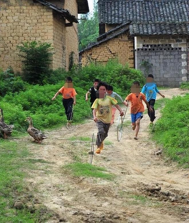 专家们,制定政策的时候能不能到小县城和农村的学校去看一看?(图2)