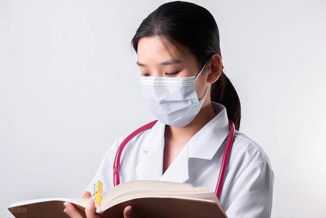 高考分数线连续2年下滑，医学专业未来将继续扩招，临床医学还能