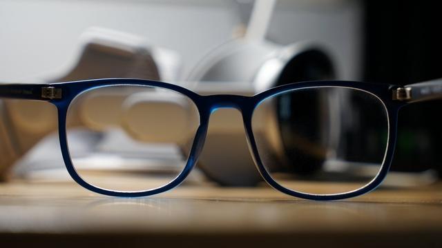 分析师预测苹果将于2027年推出智能眼镜 下一代Apple Vision Pro推迟至2028年发布(图1)